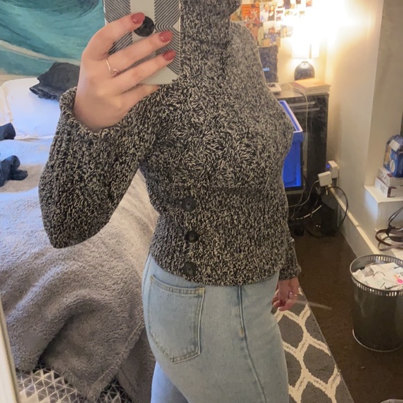 Black and white knit turtleneck sweater - Picture 3 of 4